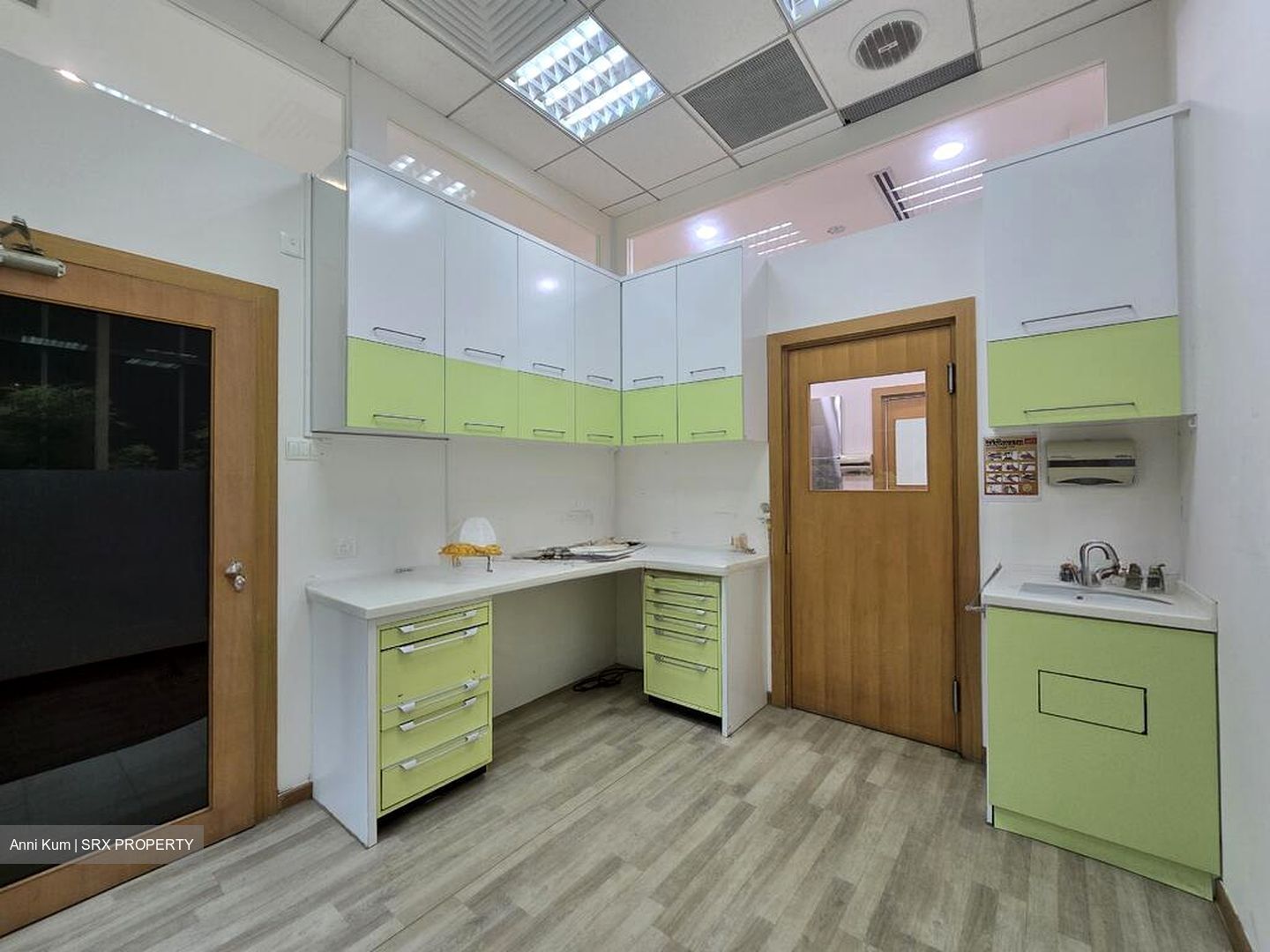 SQUARE 2 (D11), Retail #497413411